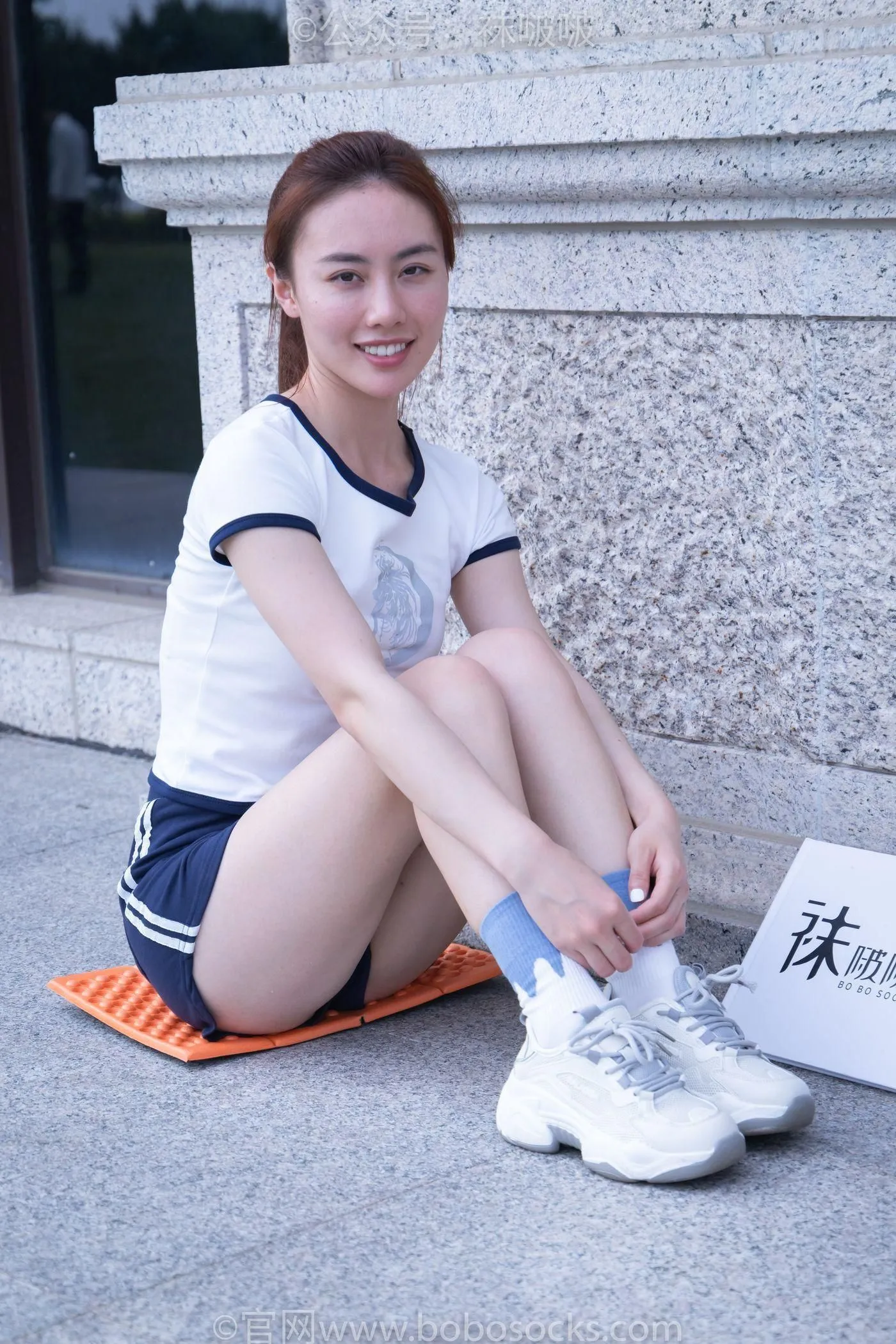 [BoBoSocks袜啵啵]NO.028 小米-运动鞋、白棉袜、裸足 [133P]插图1